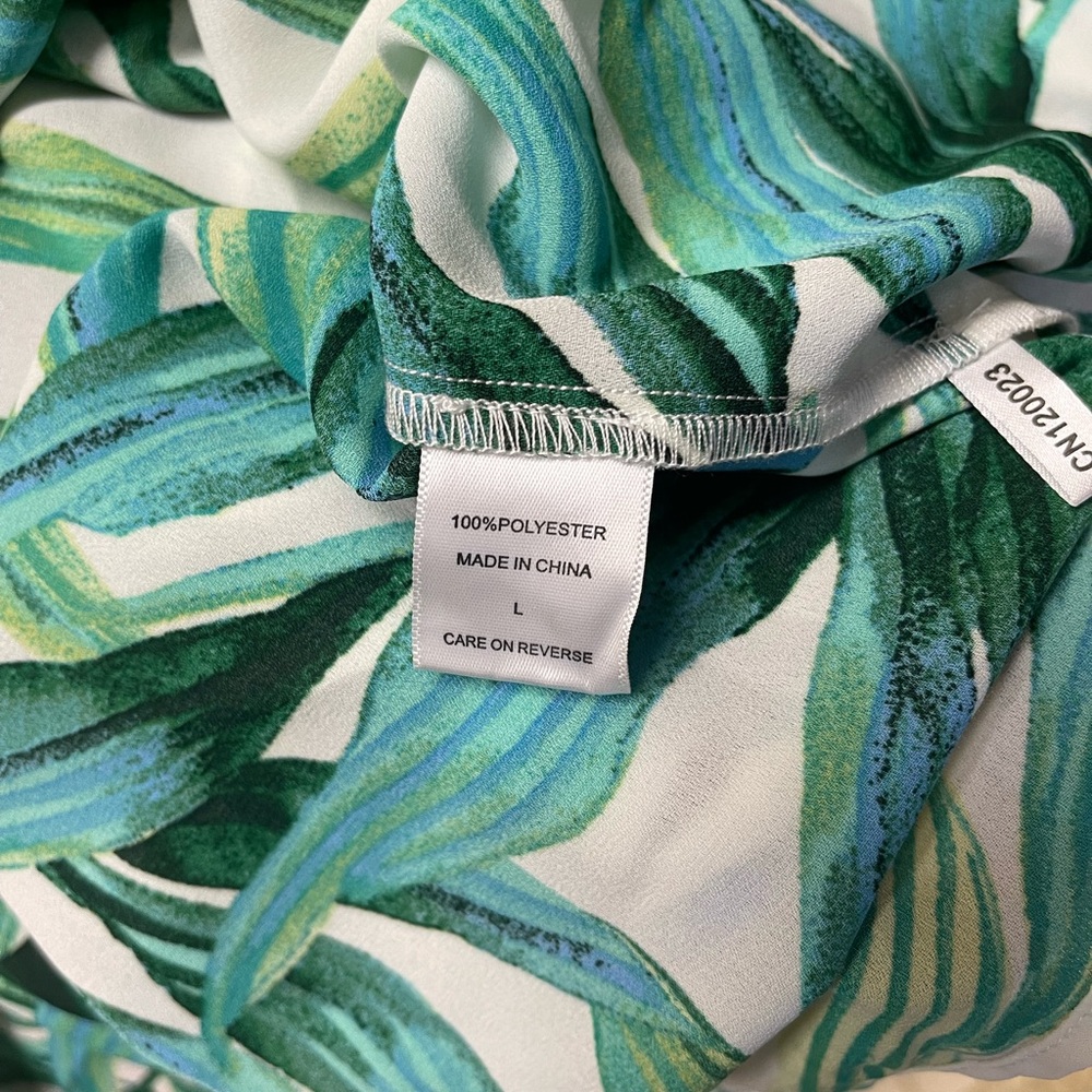 NY&Co 7th Avenue Design Studio Green Leaf Print Women's Top - Picture 4 of 6